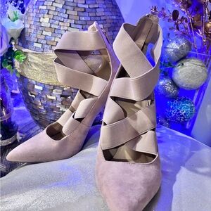 Wild Diva Nude/Blush Pointed-Toe Heels – Size 6